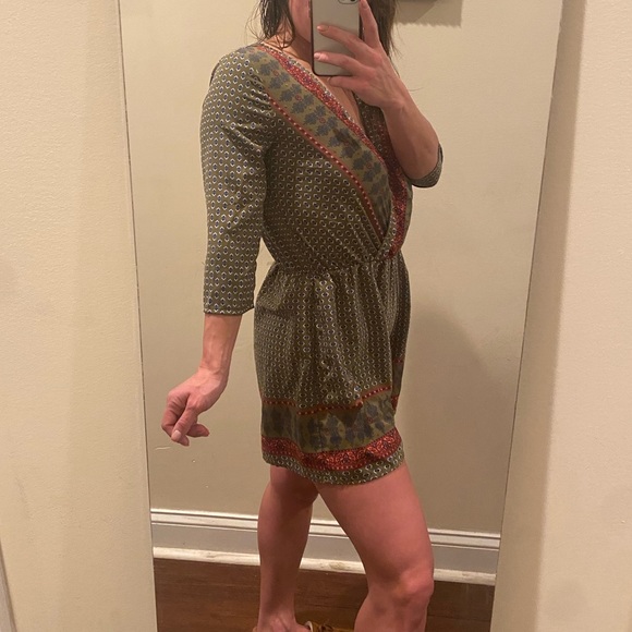 ILLA ILLA Printed V Neck 3/4 Sleeve Romper Size S - Picture 2 of 9